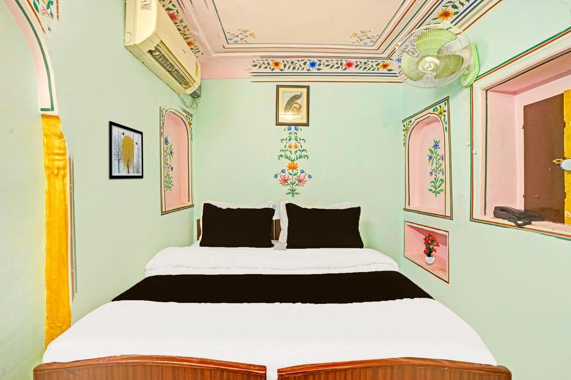 Super Collection O Ramganj Near Hawa Mahal Hotel Jaipur Exterior photo